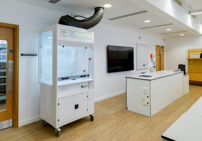 Our semi-mobile ducted fume cupboards has been designed to meet CLEAPSS G9 and BS EN 14175